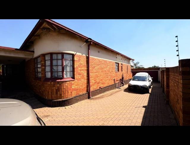 3 BEDROOM HOUSE FOR SALE IN THE HILL